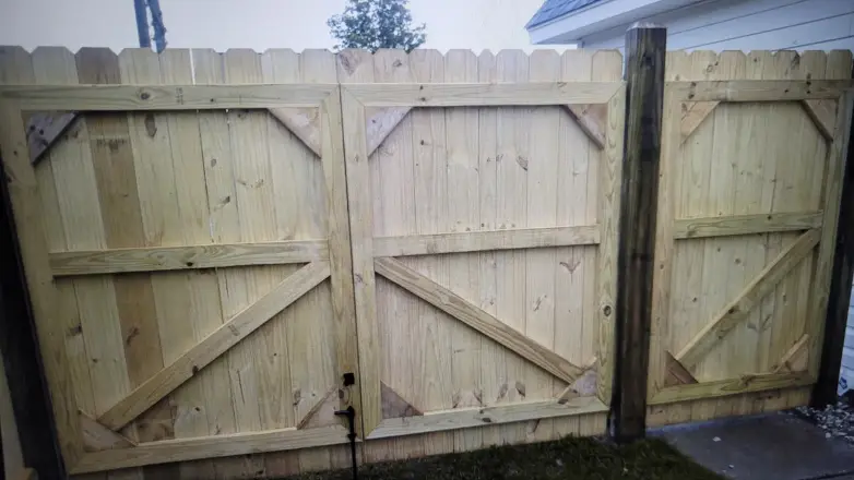Gate fence built by RB Fence